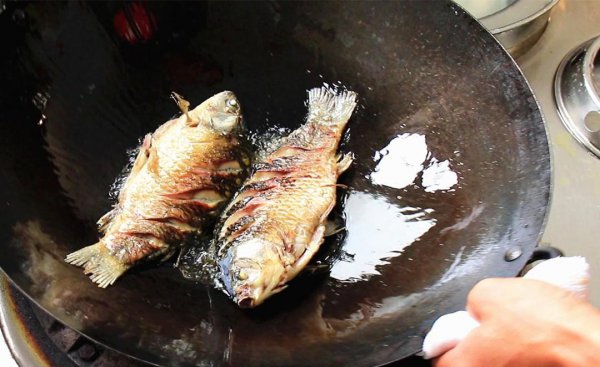 怎么煎鱼不粘锅不掉皮不会碎