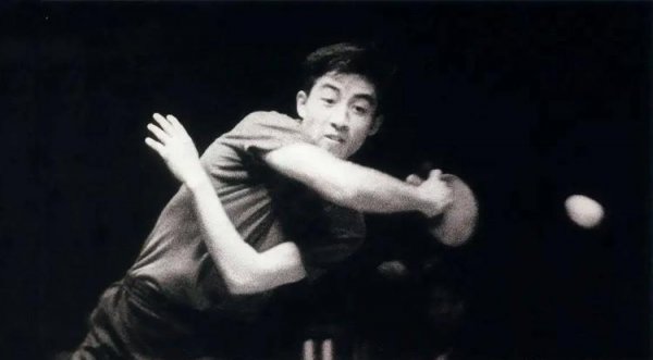 乒乓球拍正胶和反胶的区别