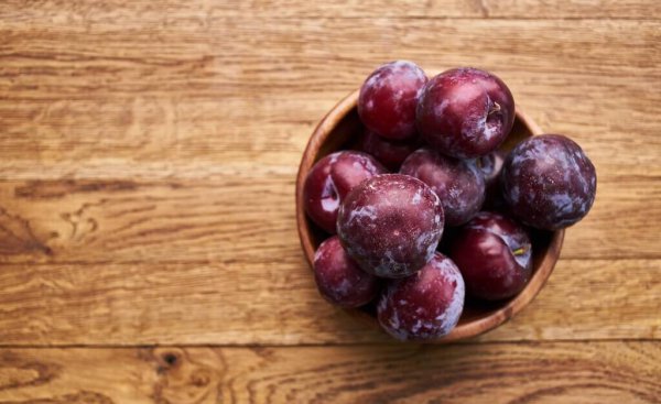 李子和西梅是一种水果吗