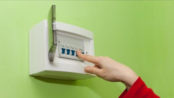 家里电闸跳了推不上去怎么回事