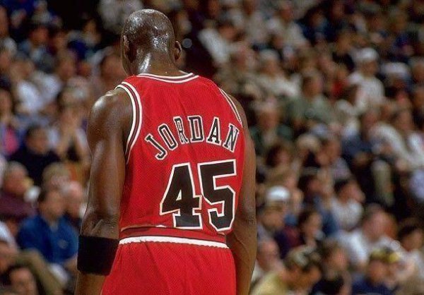 乔丹的球衣是几号