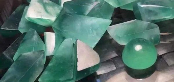 危地马翡翠的密度和折射率