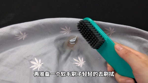 床单上的血渍怎样快速清除