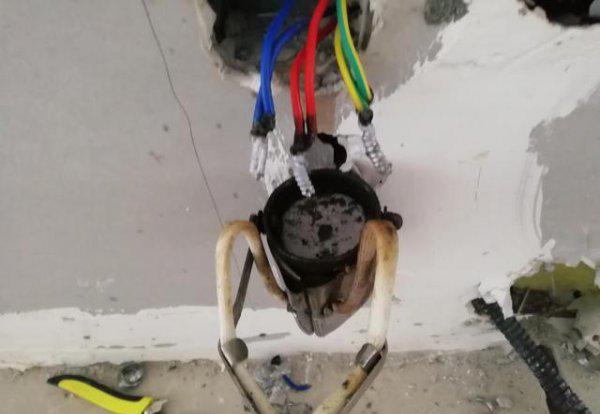 一个房间走一路电线可以吗