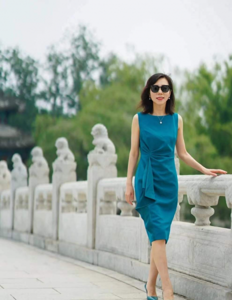 夏天穿什么颜色衣服显白