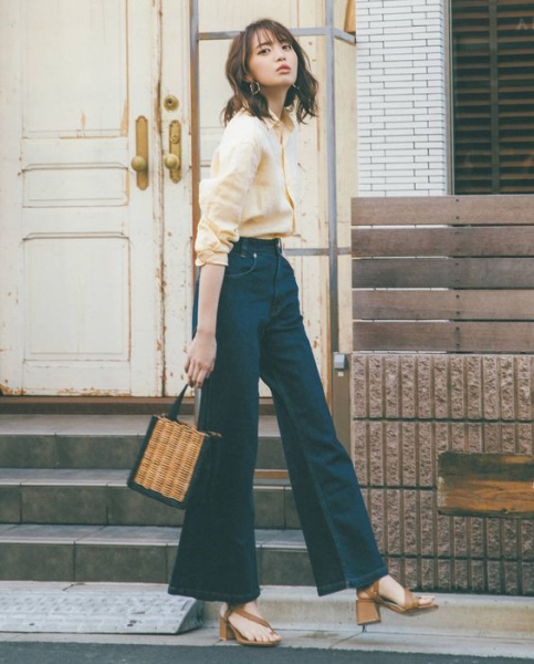 夏天穿什么颜色衣服显白