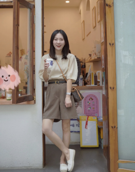 夏天穿什么颜色衣服显白