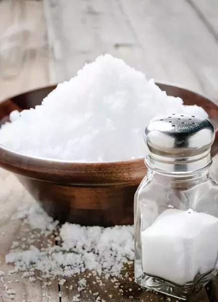 洗衣服放盐起什么作用