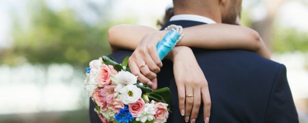 订婚背包颜色什么讲究