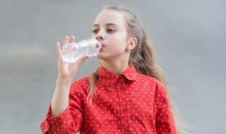 宝宝水杯上刻什么字好呢 宝宝水杯上刻哪些字好呢