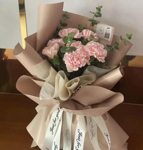 康乃馨的花语和寓意 关于康乃馨象征意义的四个传说