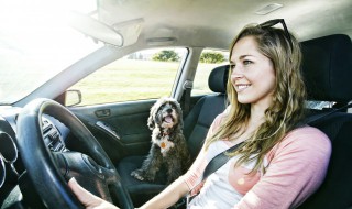 怎样判别汽车电瓶好坏 如何判别汽车电瓶好坏