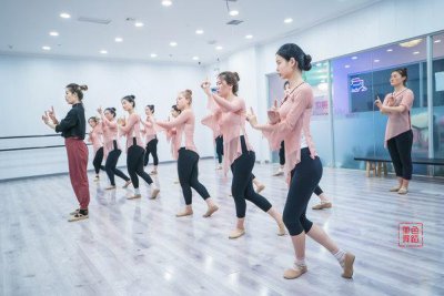 十级舞蹈证书对考大学有用吗 中国舞考到十级有用吗