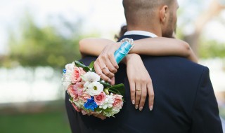 订婚背包颜色什么讲究 订婚背包颜色哪些讲究