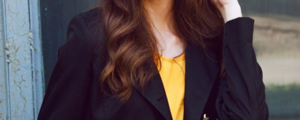 女生黑色上衣的搭配要点和示范