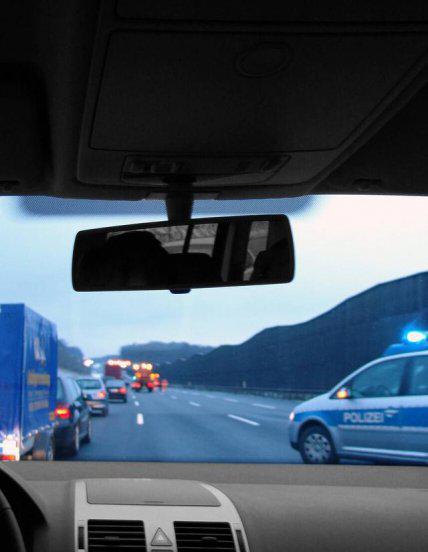 120速度行驶后轮爆胎会怎样