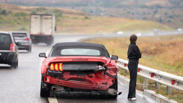 120速度行驶后轮爆胎会怎样