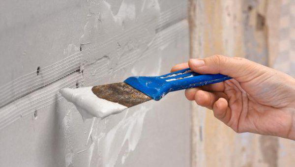 装修屋批腻子贴墙纸哪个合适点