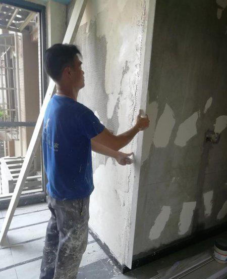 装修屋批腻子贴墙纸哪个合适点