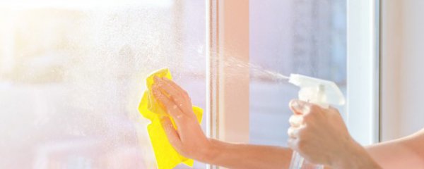 如何清理纱窗上的灰尘