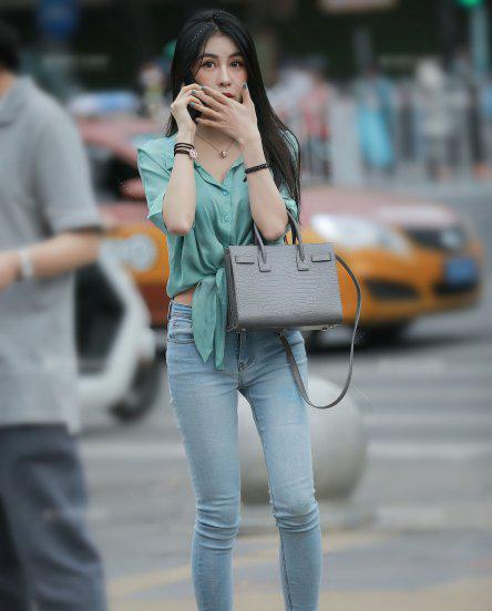 绿衣服搭配什么裤子