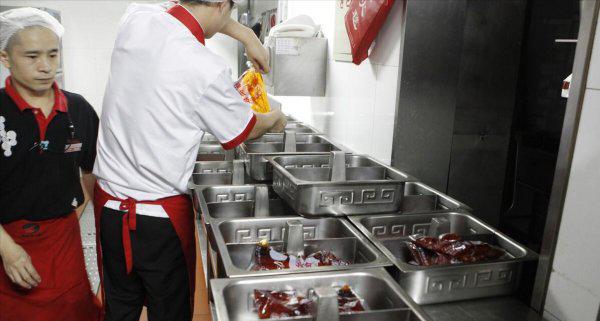 海底捞服务员工资待遇有多高