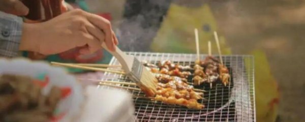 野外烧烤完毕后怎么处理炭火更安全