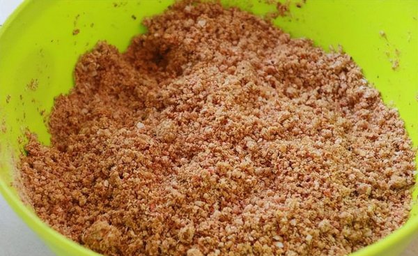 夏天钓鱼饵料用腥还是香味好