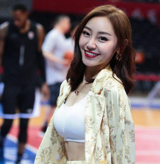 辽宁队主教杨鸣年薪为什么那么少