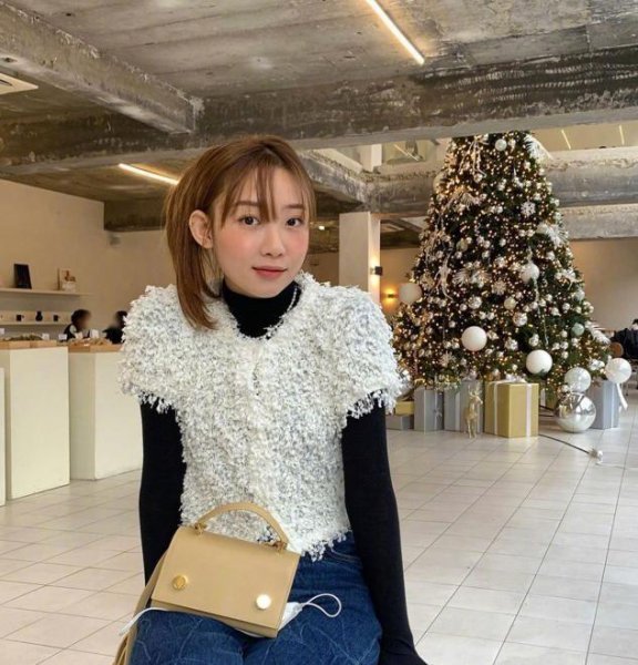 什么颜色的头发减龄显得皮肤白