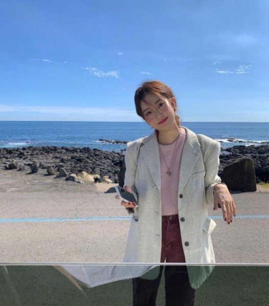 什么颜色的头发减龄显得皮肤白