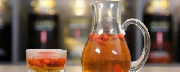 蓝莓枸杞泡酒制作过程