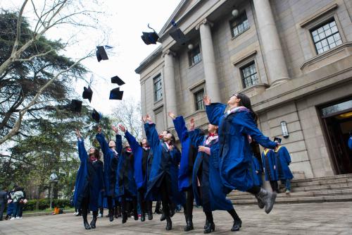 研究生毕业几岁