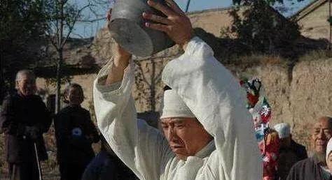 出殡的时候摔盆是什么意思