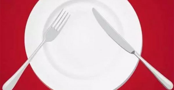 牛排怎么吃刀叉怎么拿图片