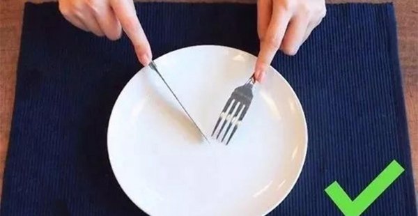 牛排怎么吃刀叉怎么拿图片