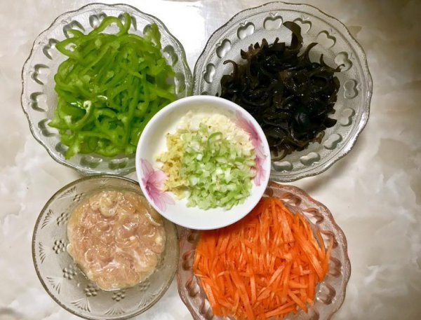 鱼香肉丝用什么肉做好吃