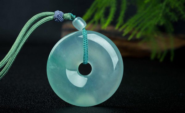 男人戴什么样的玉吊坠好