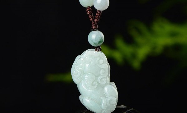 男人戴什么样的玉吊坠好