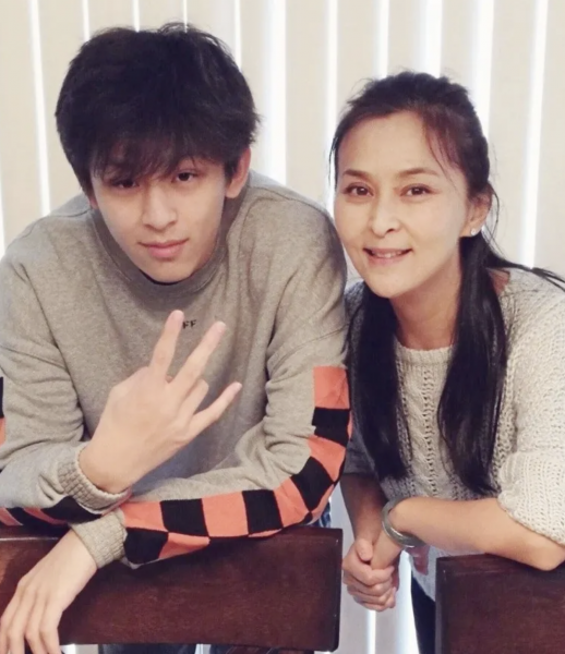 影视演员黄志忠的个人资料