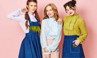 背带裙怎么搭配 背带裙如何搭配