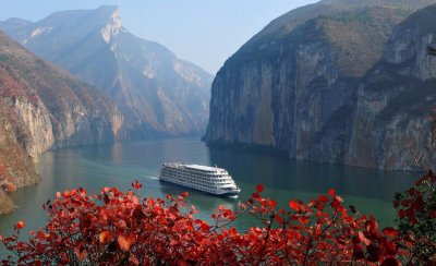 长江三峡是哪三峡的总称 依次为瞿塘峡、巫峡和西陵峡