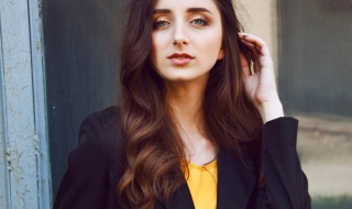 女生黑色上衣的搭配要点和示范 女生黑色上衣的最佳搭配