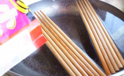 新筷子买回来怎么处理才能用 刚买回的新筷子要怎么处理