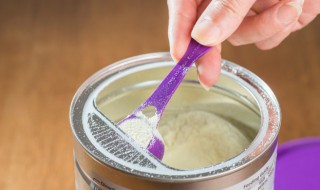 新生儿奶粉怎么选 怎么给新生儿选奶粉