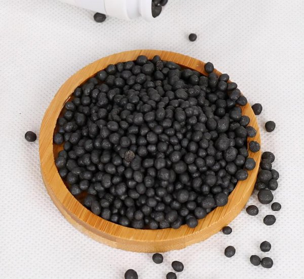 一盆花放几粒复合肥