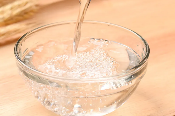 白衣服上的黄渍用什么可以洗掉