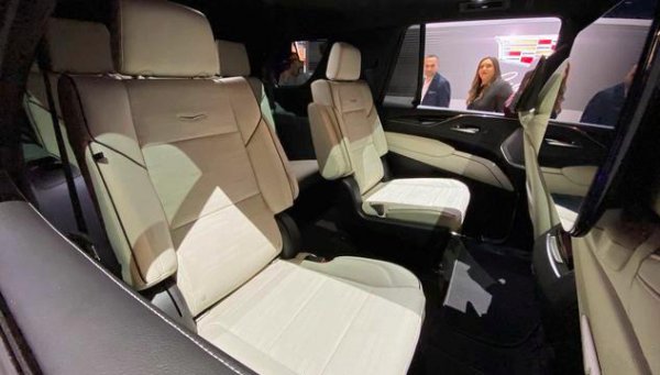 凯迪拉克最大的suv叫什么名字