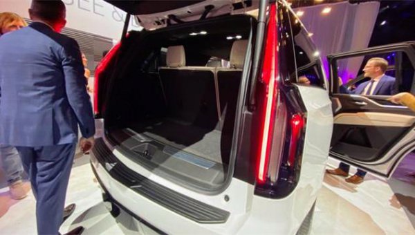 凯迪拉克最大的suv叫什么名字