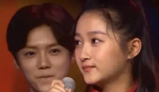 鹿晗和关晓彤怎么在一起的